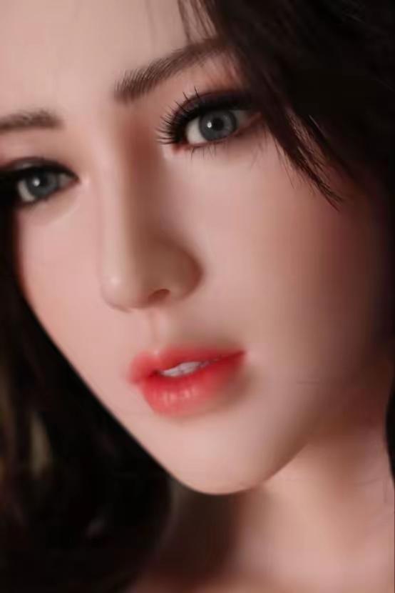 一男子为了解决需求，在网上花3700元买了一个仿真娃娃，商品介绍页面显示娃娃是1