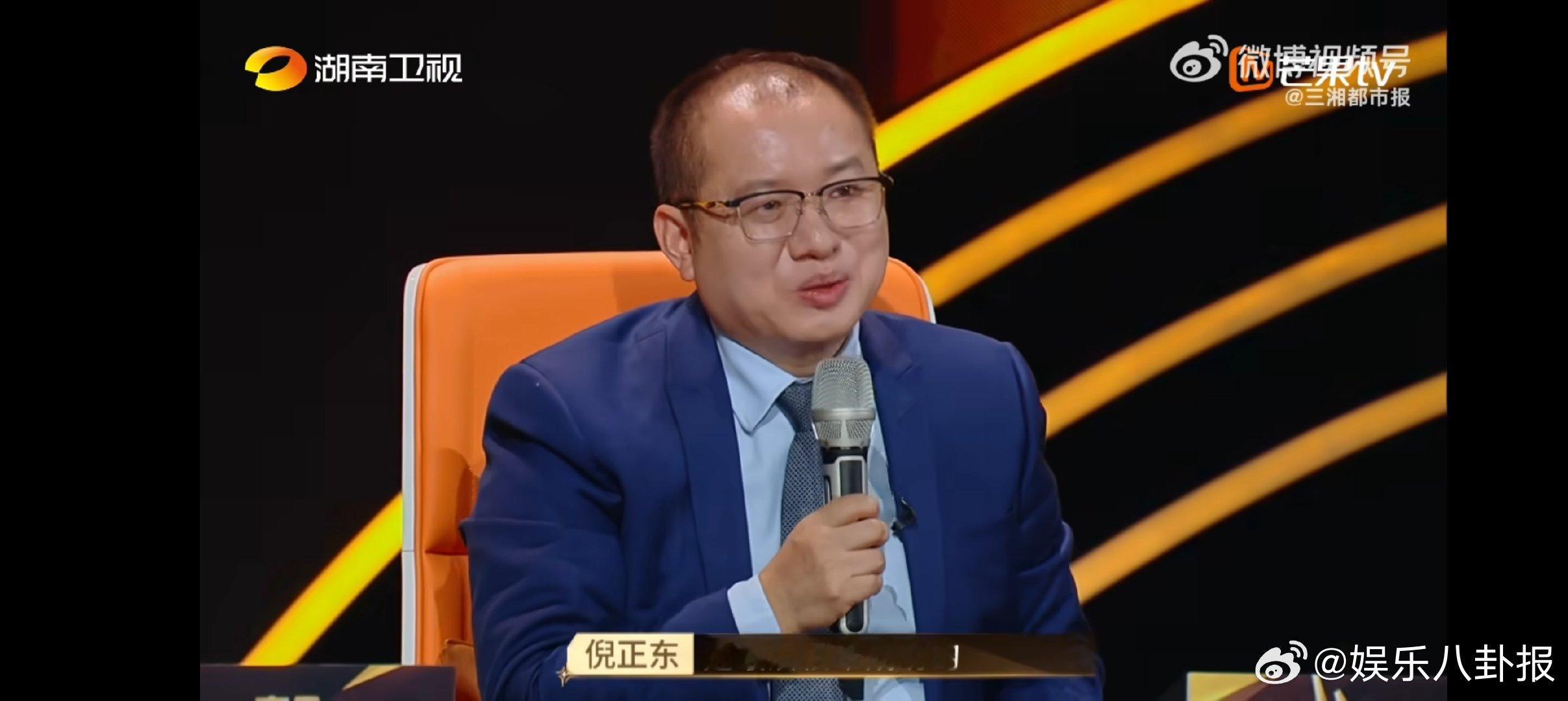 《夺金2025》中，湖南大学黄建华博士称未来手机会被全新设备替代，他在显示技术领
