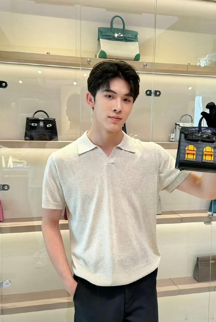 宋浩然整成李佳琦了宋浩然整容后的最新状态，网友说撞脸李佳琦了，要宋浩然别do了，