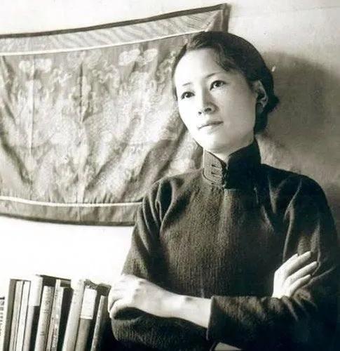 1955年3月31日，只剩一口气的林徽因躺在床上，用微弱的声音对护士说：“我想见
