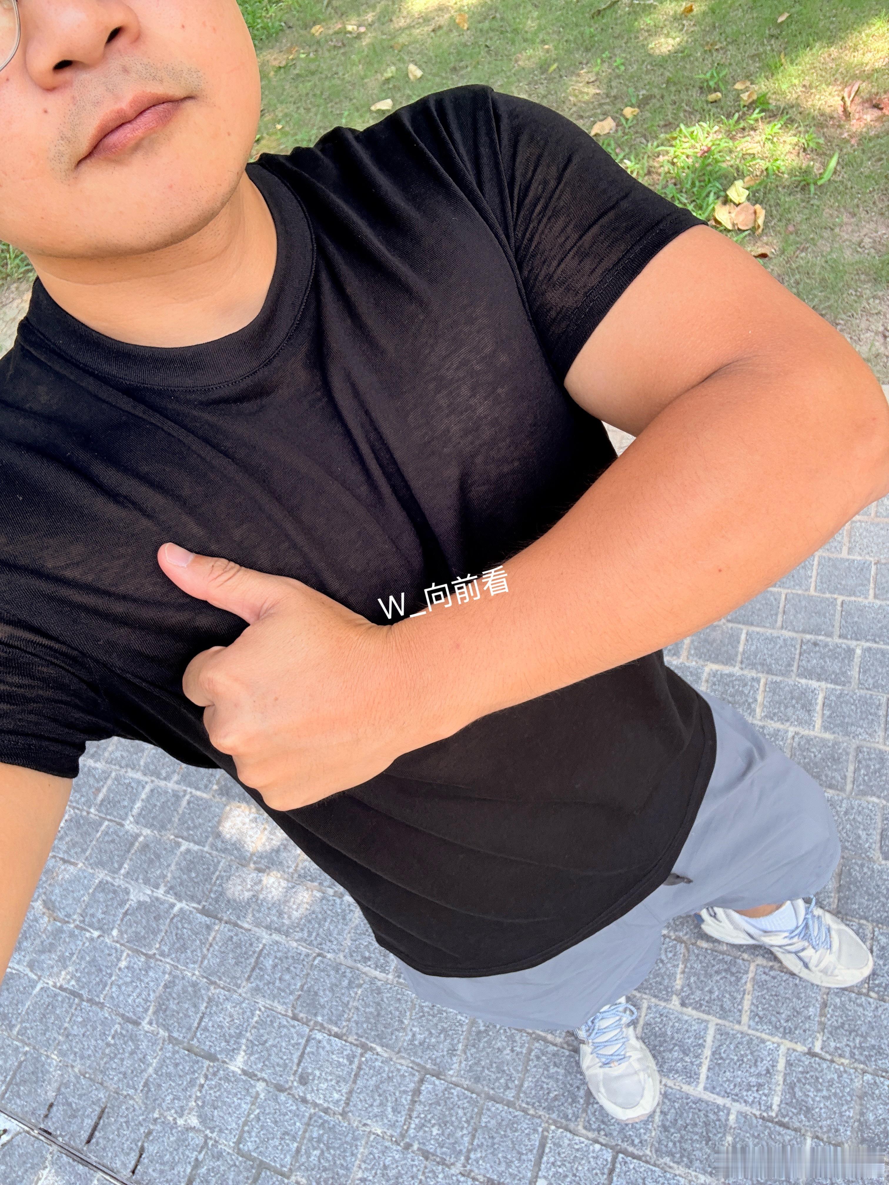 今日份出门ootd ！这衣服有点透，特别是阳光照着的时候，不过真的好轻薄，好舒服