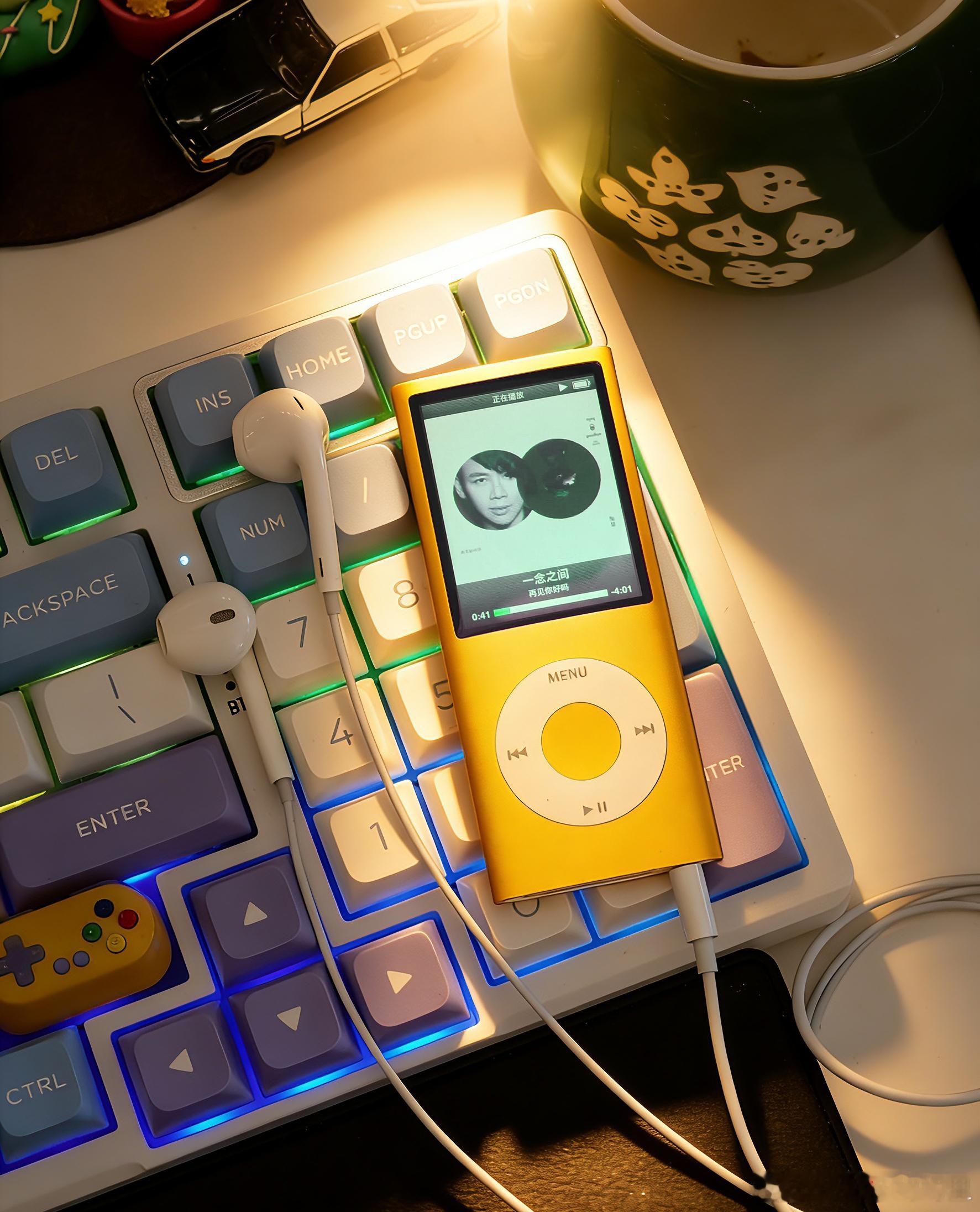 18年前的iPod nano 4 ，18年后终于听上了，有小伙伴用过 iPod 