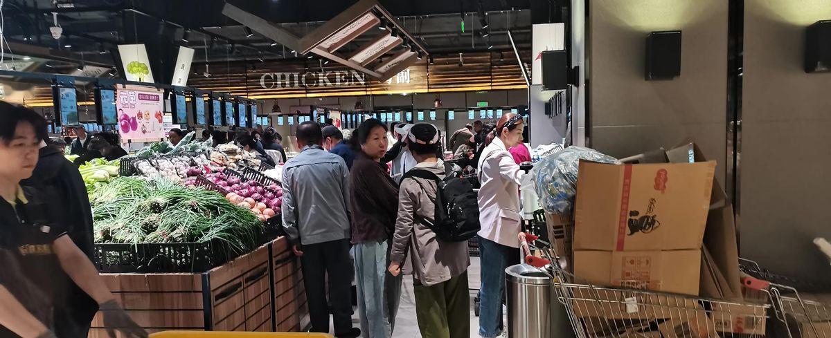 鲅鱼圈有个超市叫“真实惠”，生意特别火，其他超市都快撑不住了。为啥这家这么受欢迎