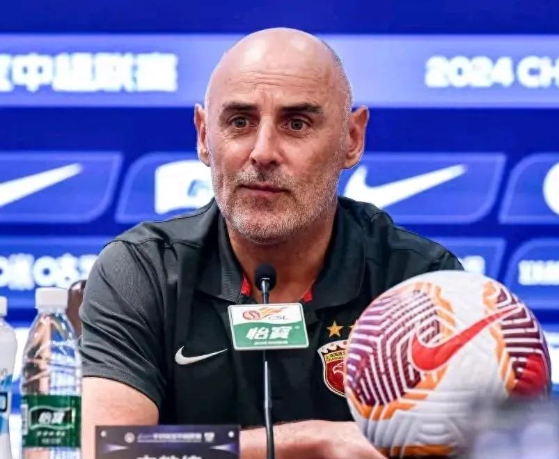 说到底，现在的海港就是还没有走出奥斯卡离开之后的体系转型期。
奥斯卡在的时候，因