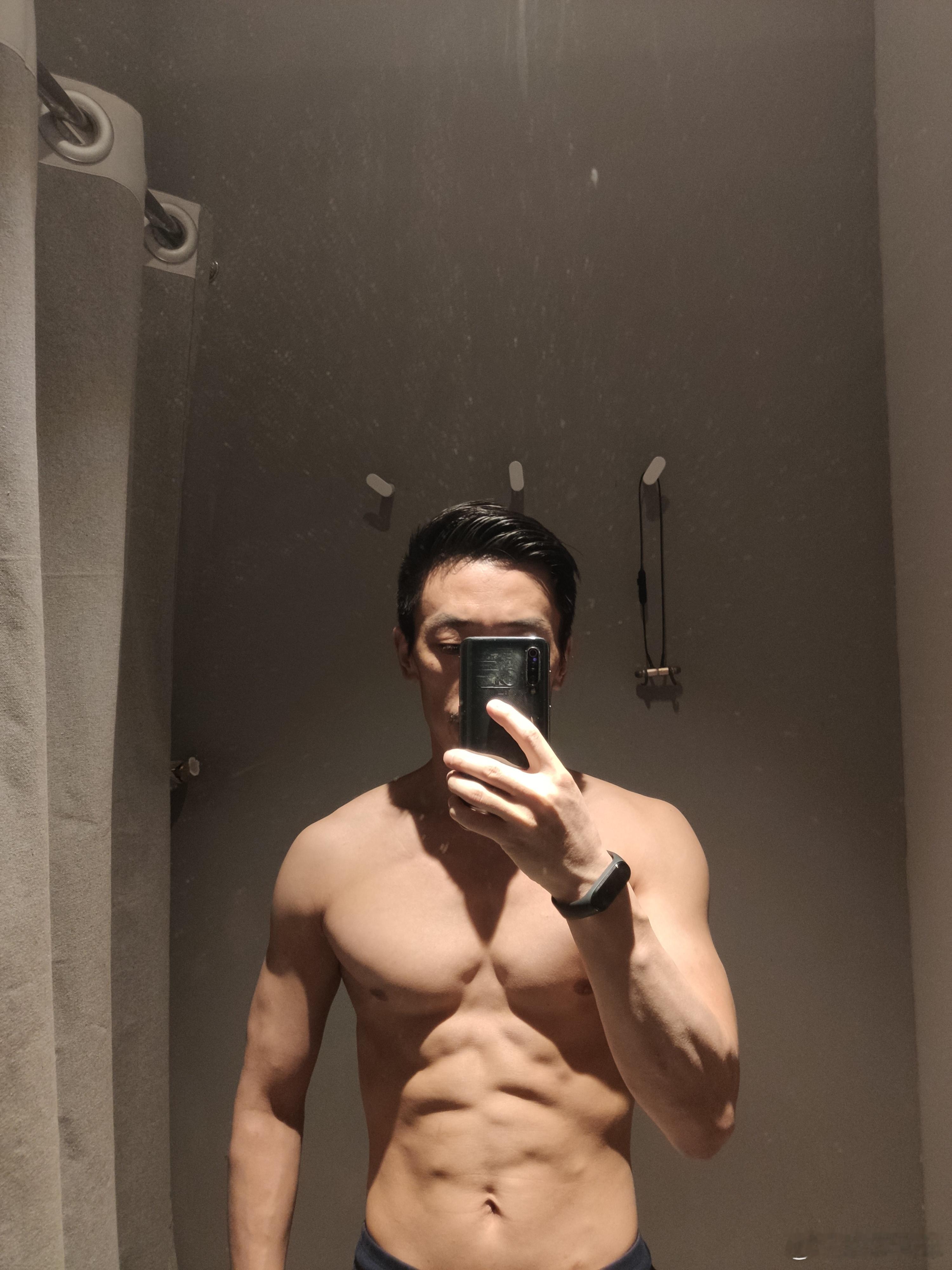 小李飞车 小米17自动把我上一台小米9透明尊享版的照片同步过来了，得有四五年前吧