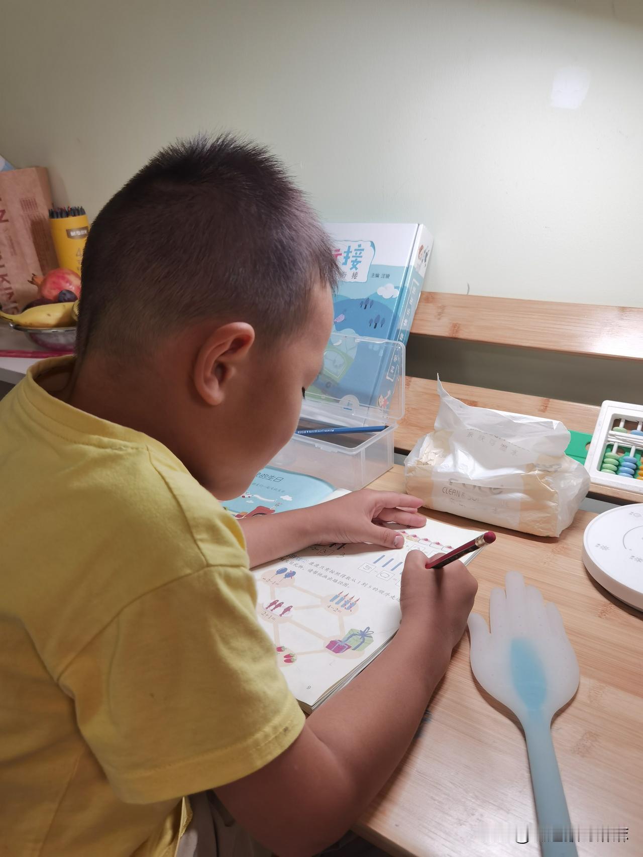 果然谁辅导作业谁抓狂！

先前我辅导老二时，一个点说了几遍，他都没认真听，实在忍