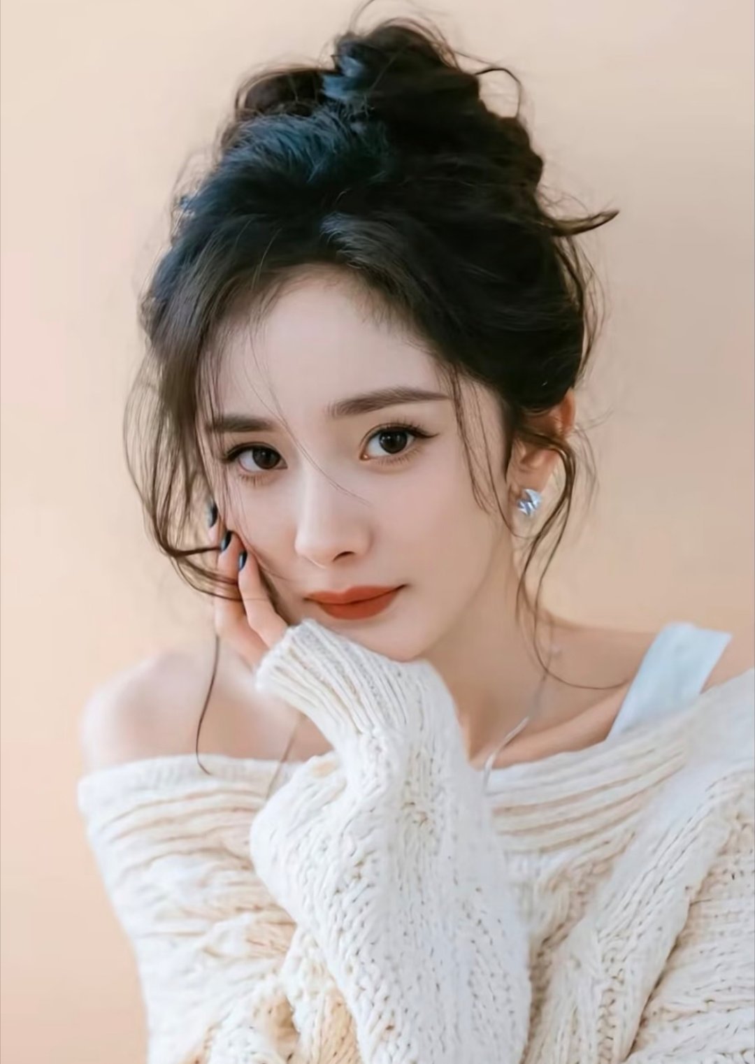 内娱明星眼里的杨幂合作过的都说她反应快、接得住戏，即兴发挥常带来惊喜。业务能力才