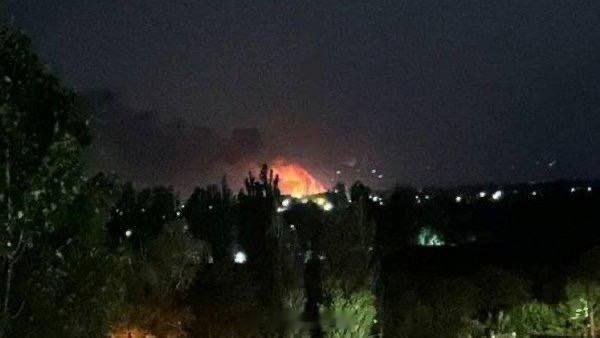 乌克兰无人机夜间袭击了俄罗斯控制的赫尔松和扎波罗热地区的变电站，导致多地停电。关
