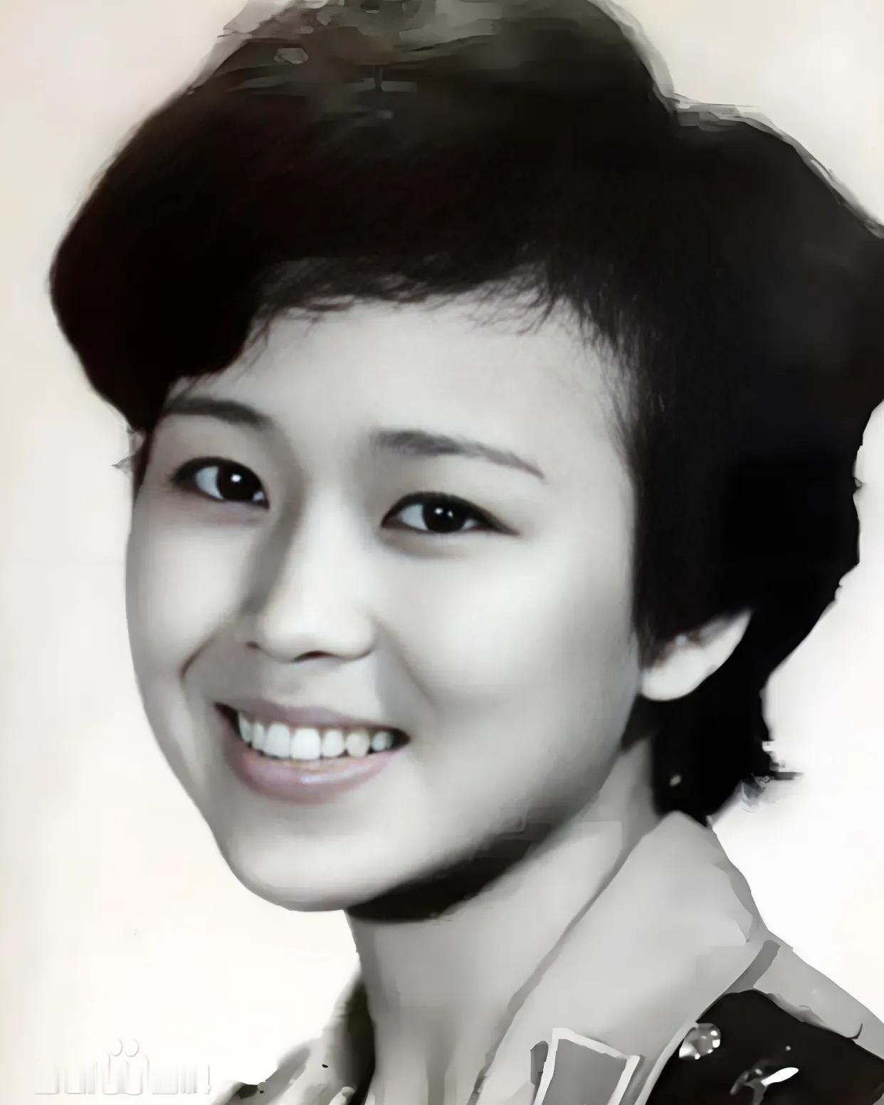 钟惠玲云南大理人，中国人民解放军英模。1983年入伍后参加对越自卫反击战老山战役