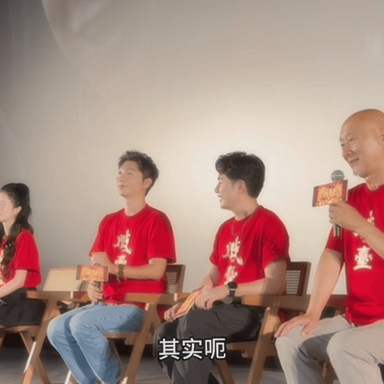 陈大愚差点闯进颜值赛道  陈大愚和观众互怼的样子太有趣了，明明很在意却装作不在意