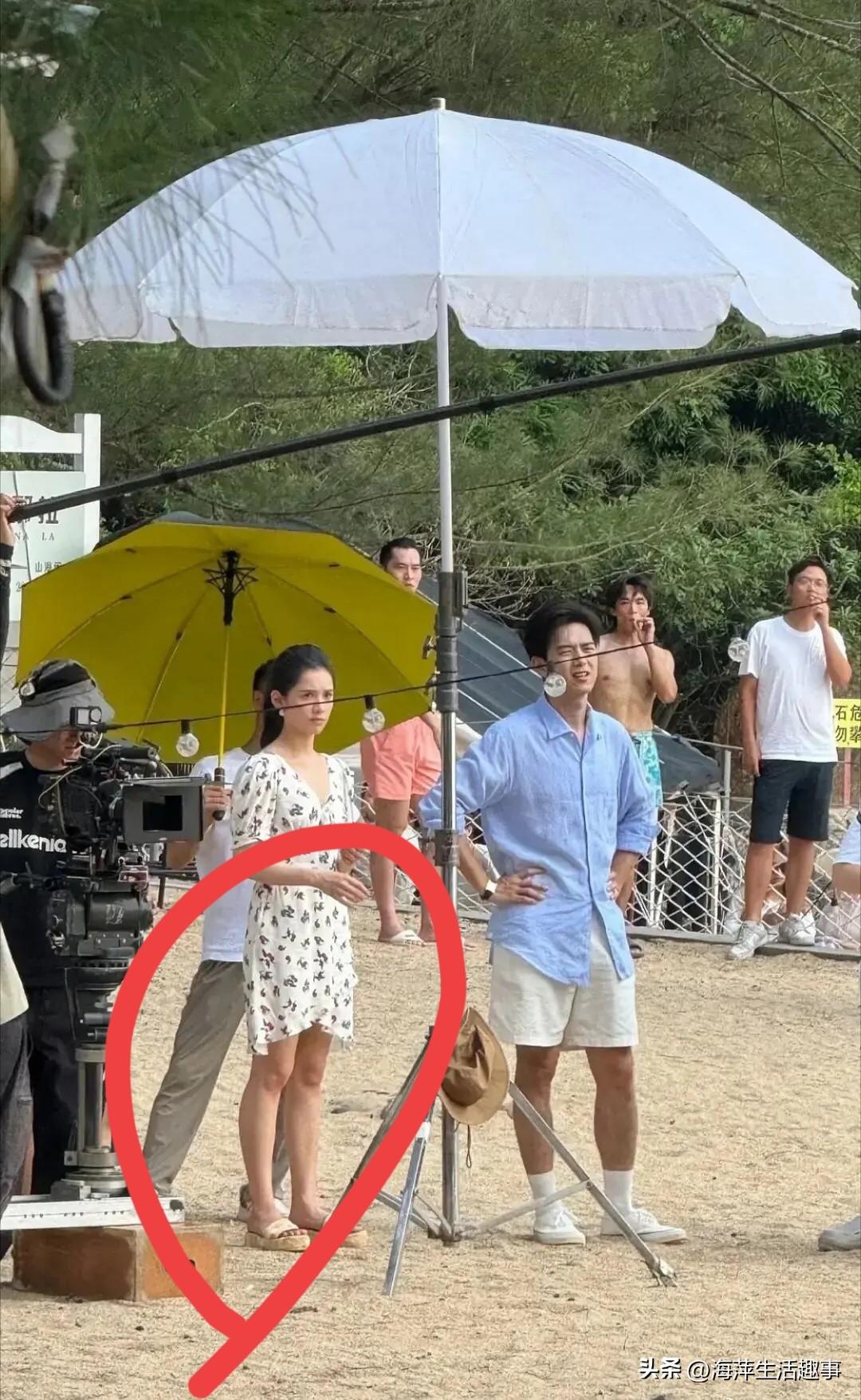 万万没想到，女神现实中居然还是一个小短腿，白瞎我看了十几年电视，现在才知道！[捂