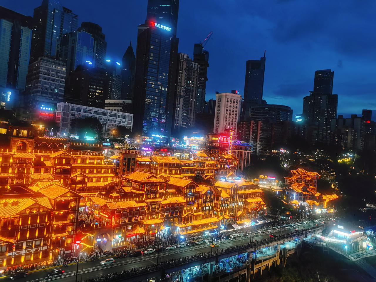 如果要去重庆旅游，要论必游之地，洪崖洞应该能排前三。