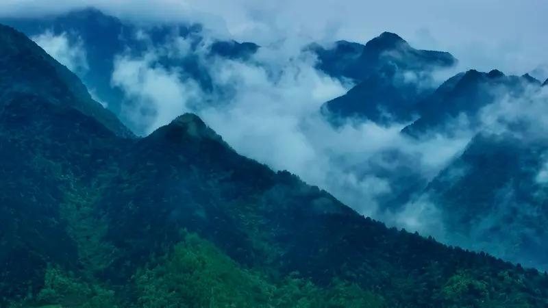 看到“青山藏壮志”这个上联，瞬间来了兴致。这上联意境超棒，青山巍峨，仿佛藏着人心