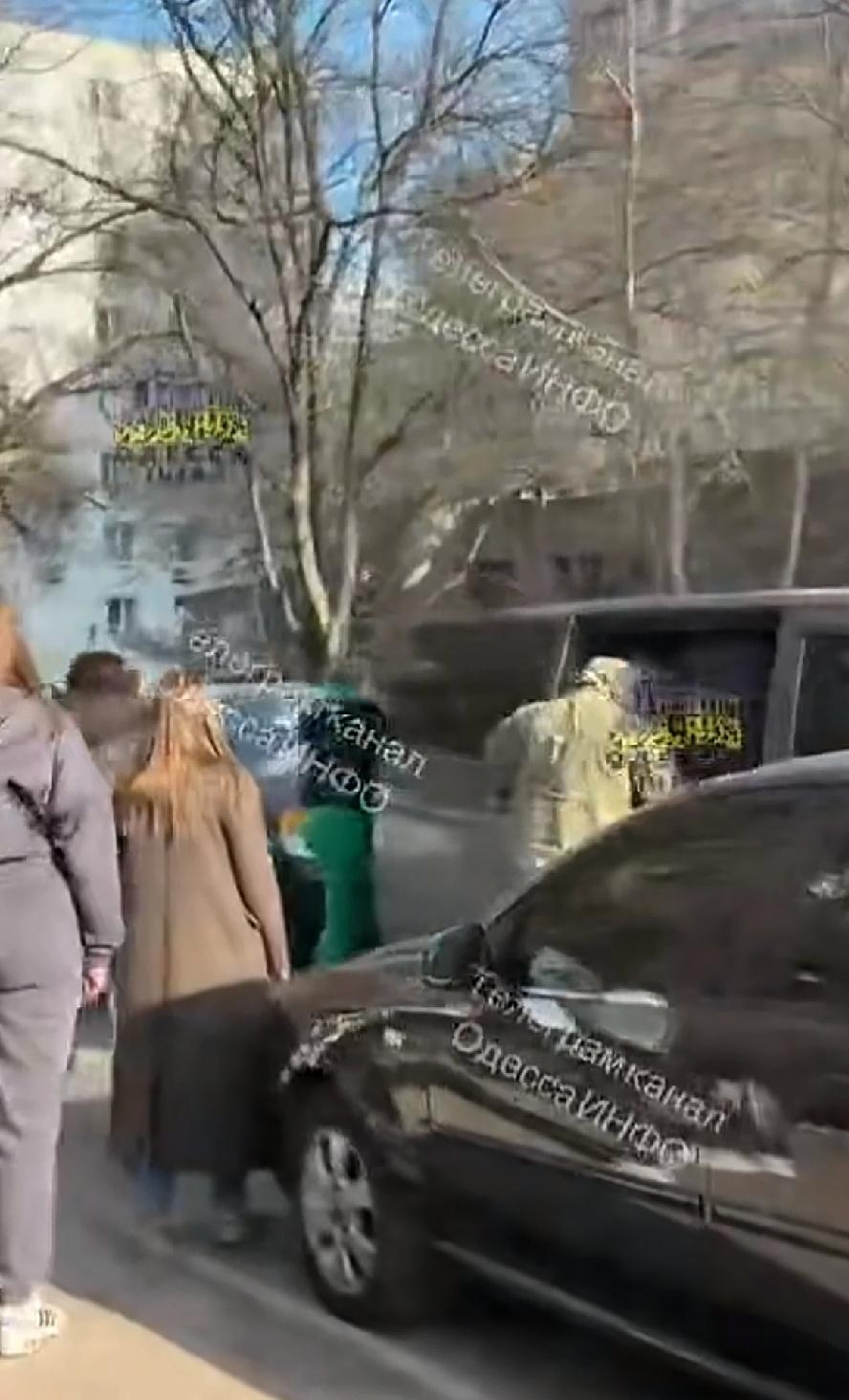 这些不愿意当兵的人，很可能上了战场也只会朝天胡乱开枪或者无目标发射导弹，消耗弹药