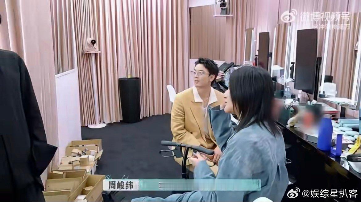 李佳琦太懂大家的冰淇淋胃 合伙人还在翻外卖软件看冰淇淋，李佳琦已经提着新鲜出炉的