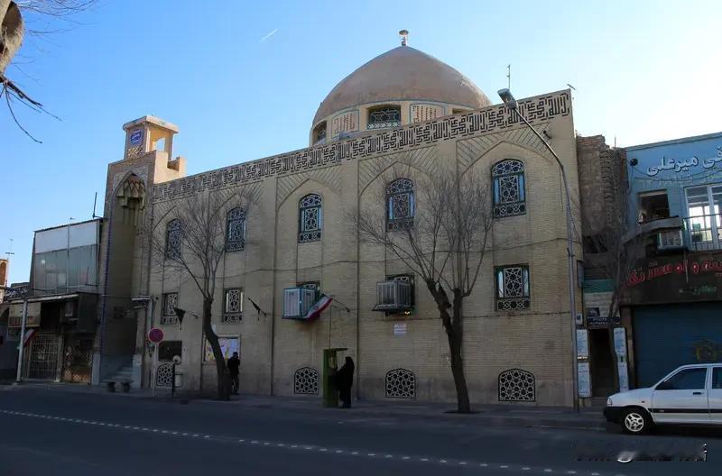 2700年扎根伊朗，犹太教为根，融合波斯风情。
守犹太教规、过普珥节等，犹太教堂