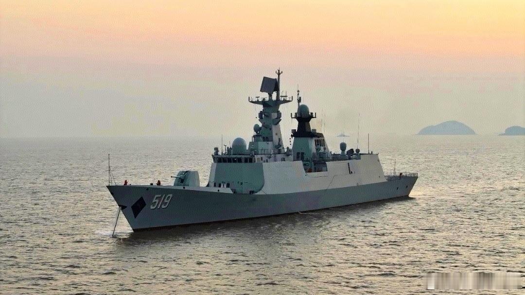 馒头炮从背后看，不咋滴正脸和侧颜，都还不错。中国海军力量烽火问鼎计划中美军事力量