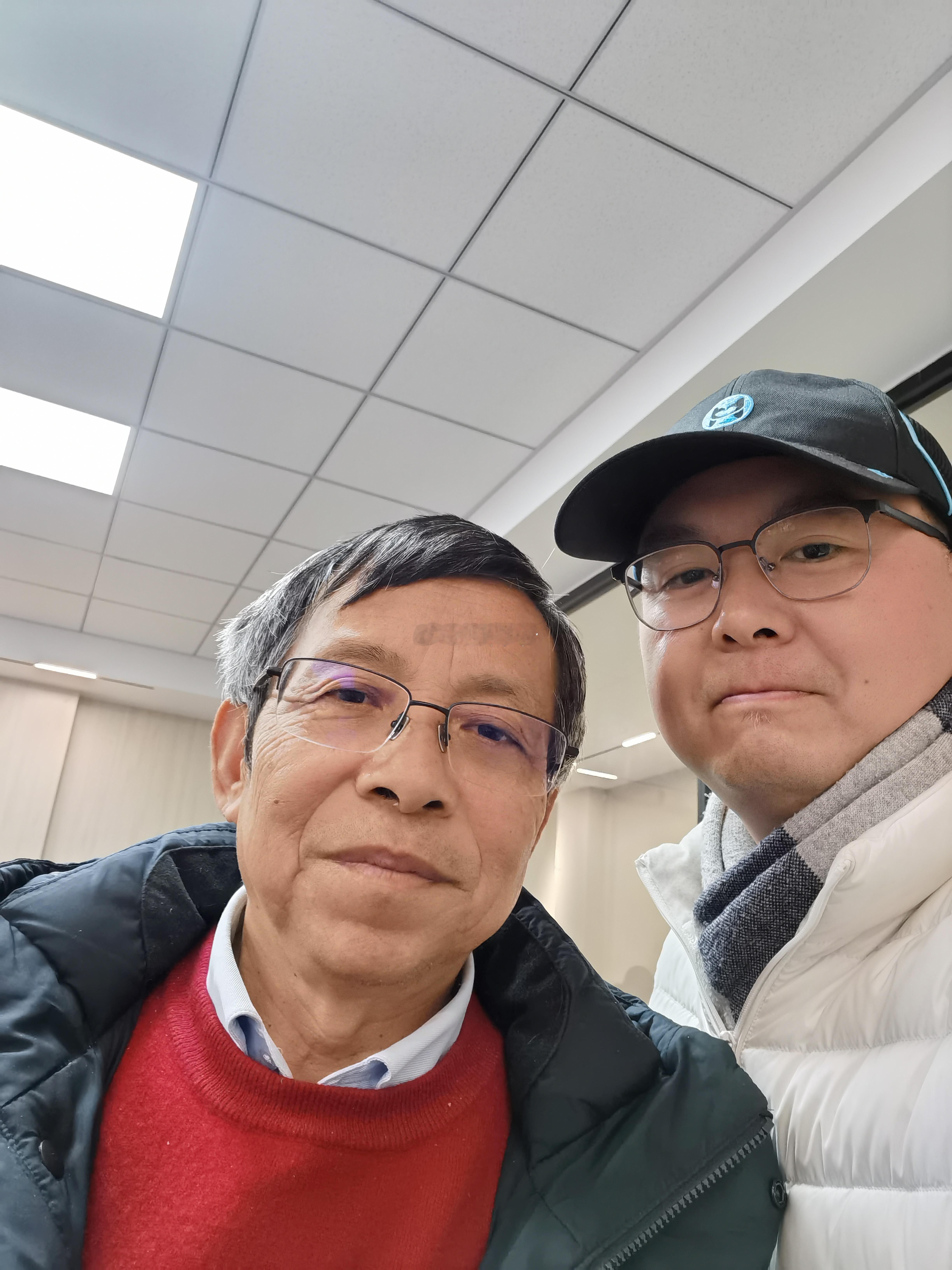 今天师爷受邀参加浙江考古所“越国考古汇报”会。很高兴见到了浙江考古所田教授，他是