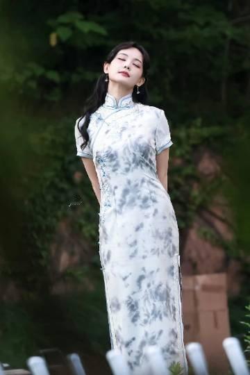 李一桐王楚然民国大小姐李一桐王楚然旗袍造型 最近被雪雪和船船的旗袍造型美得不知天