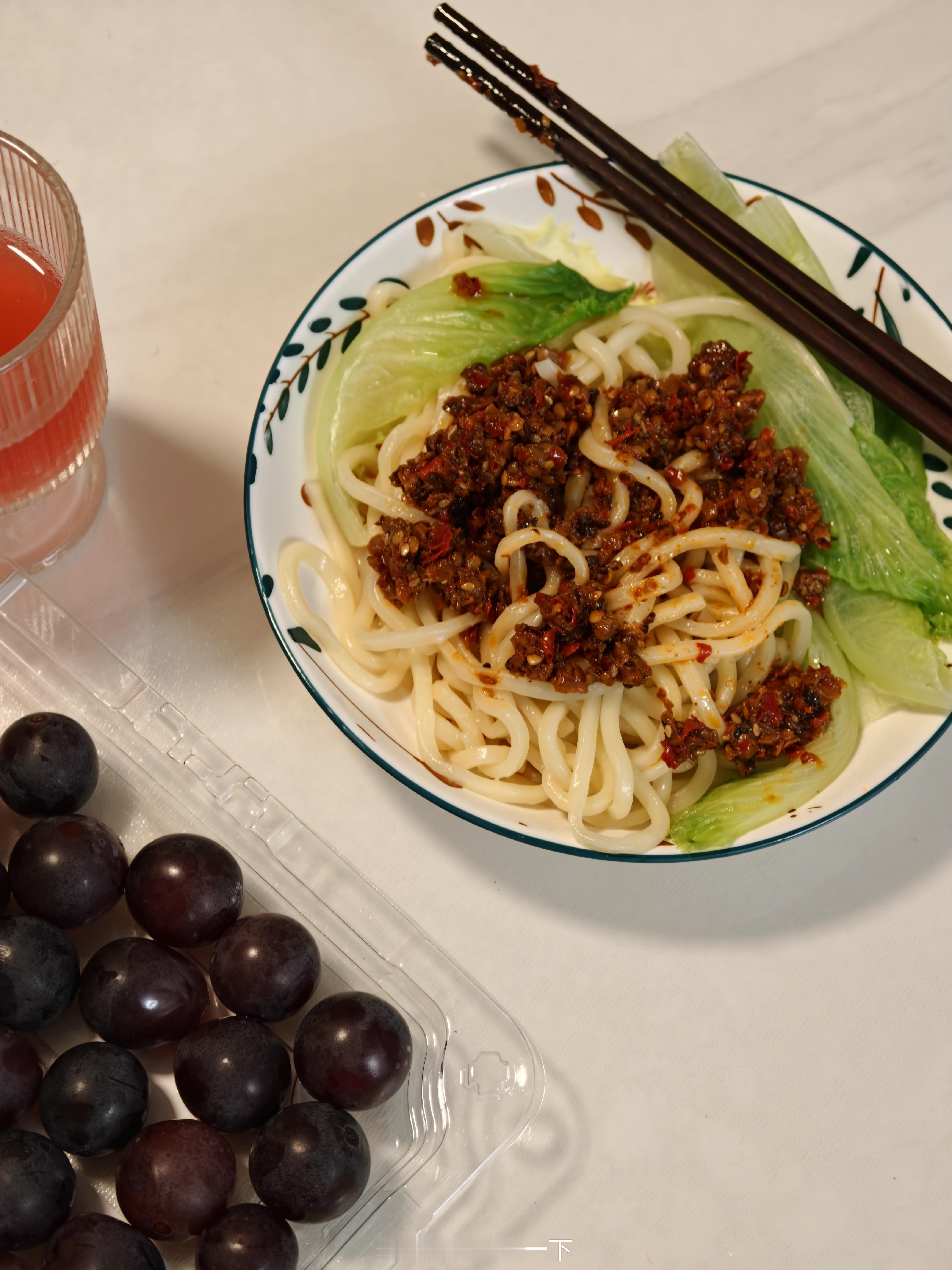 晚安朋友们，牛肉酱拌面，嘎嘎香