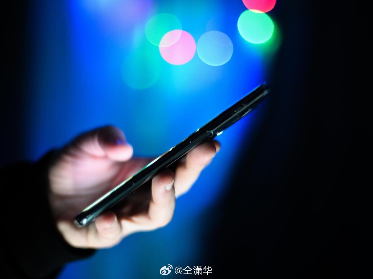 俄诈骗分子冒充俄罗斯银行或商业银行的员工打电话给俄罗斯老年人，说他们的养老金转换
