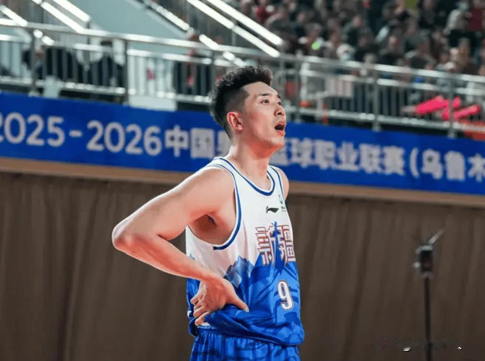 吴冠希状态回来了，18+8+3断打爆辽宁内线




吴冠希状态很不错，面对辽宁