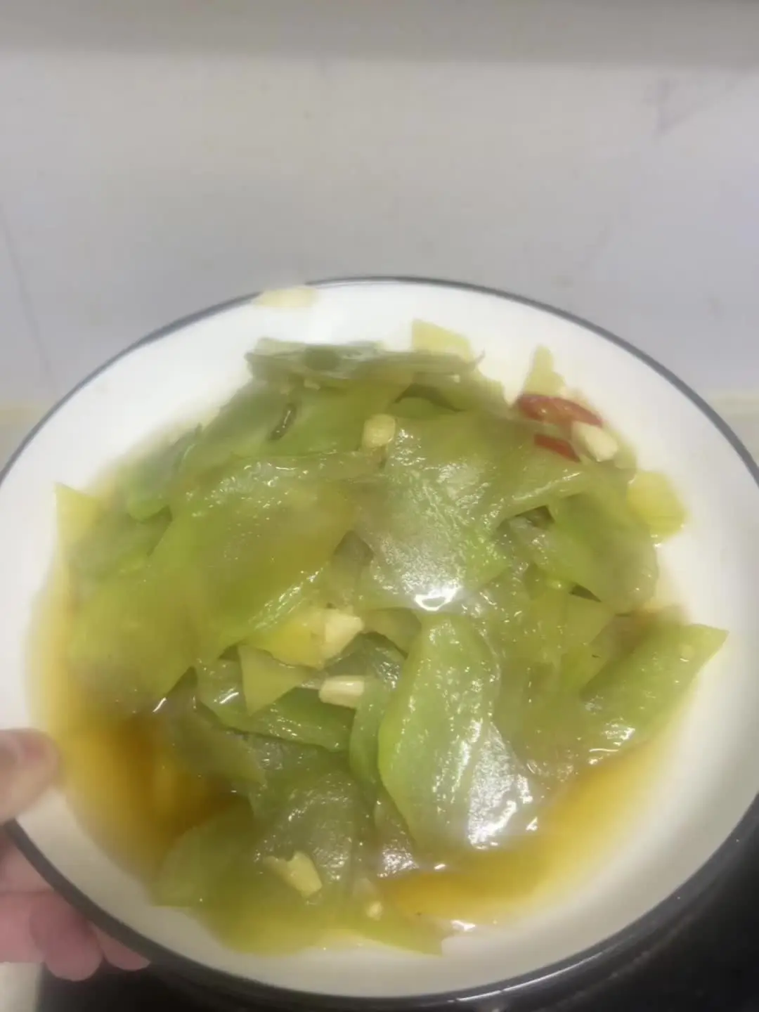 爱不爱的不重要了，能好好吃饭 好好睡觉就行了