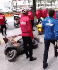 我以为大家在跳广场舞
仔细一看好家伙