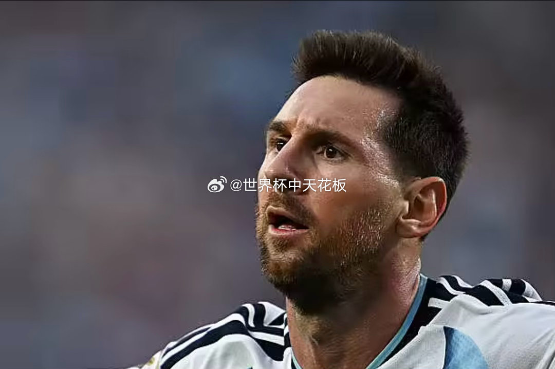 梅西进球后落泪因为内心挣扎，父亲健康状况让人担忧！英格兰媒体《每日邮报》透露，梅