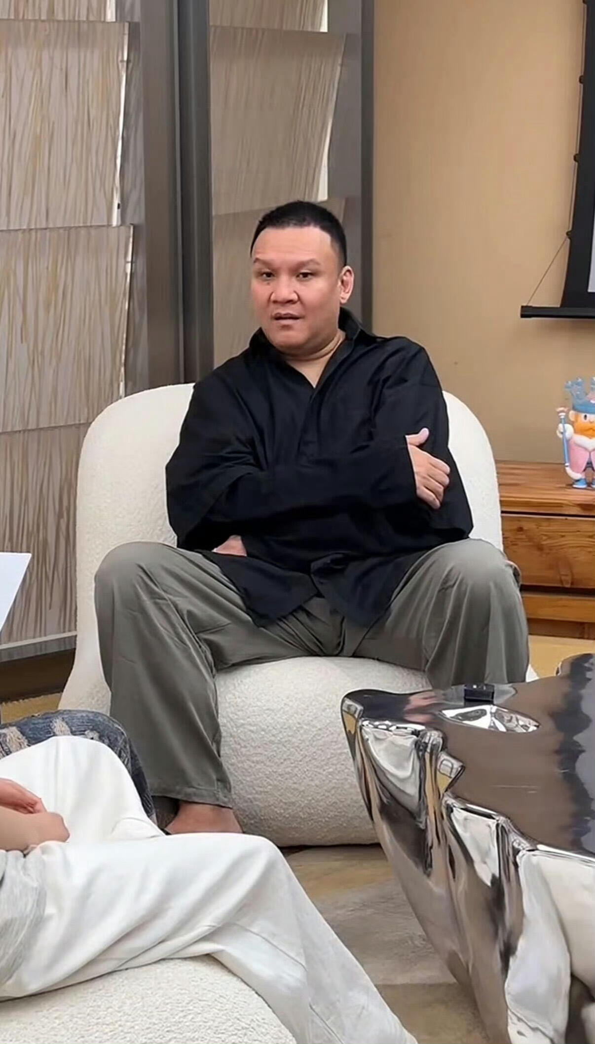 变化也太惊人了，下颌线都清晰出来，第一眼真没看出来车澈居然这么瘦了 ​​​