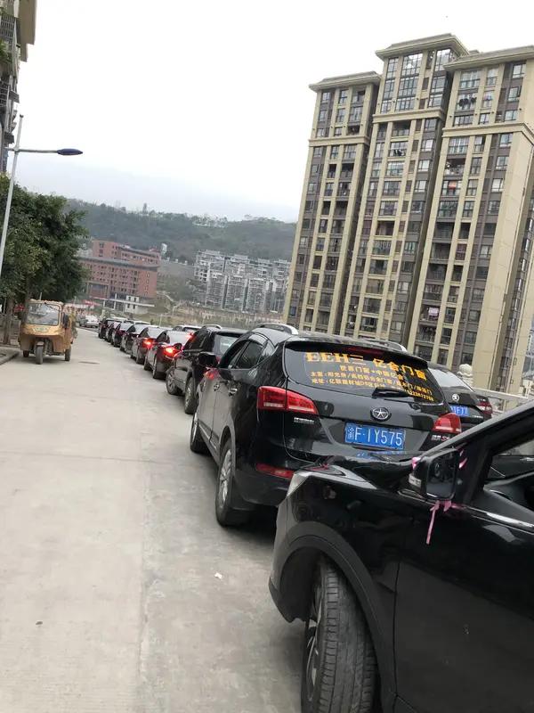 渝都城市私家车营运拉客解释
这个问题，昨天我好友说要到我这里来看看仿古镇游玩，可