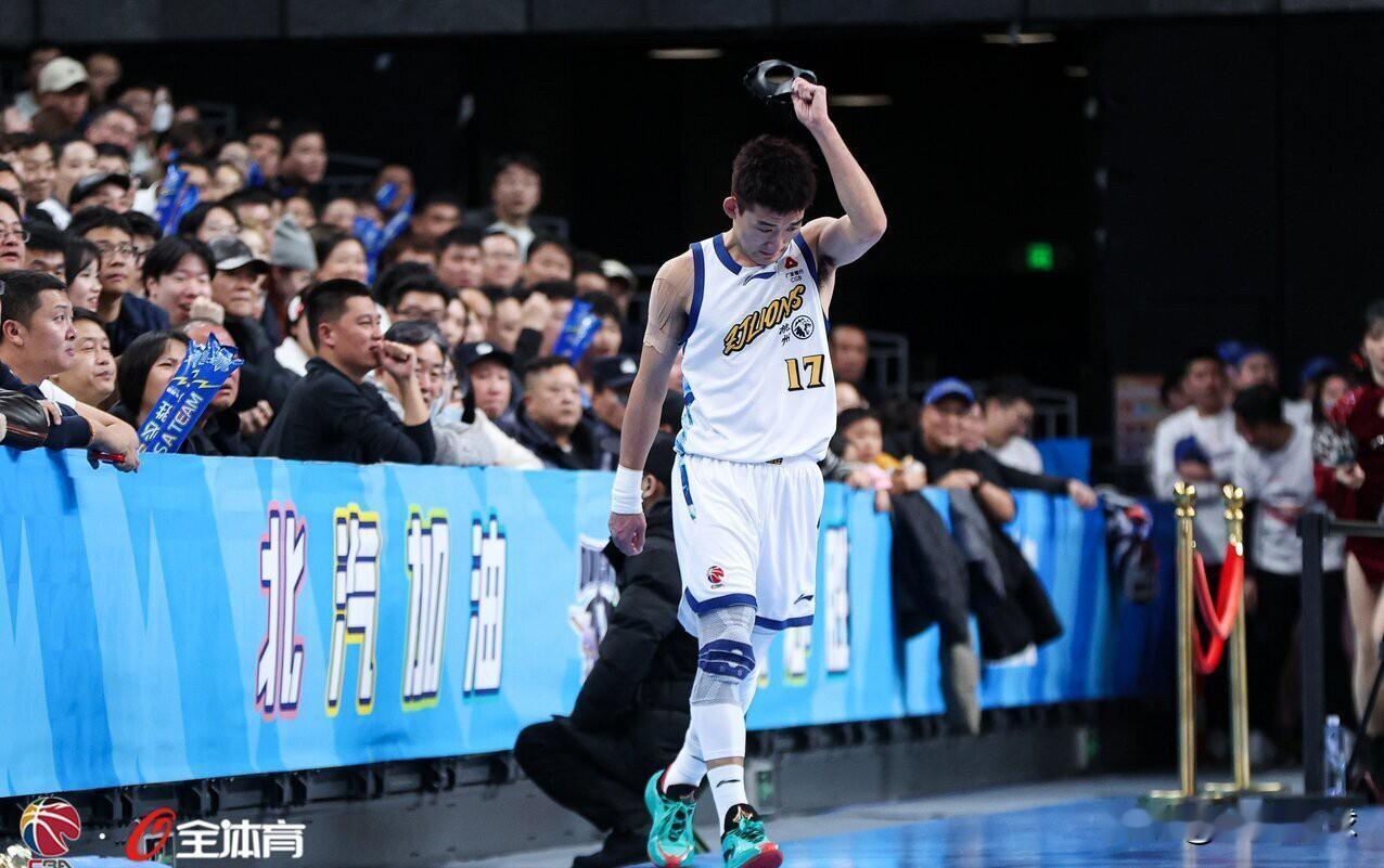 面具有点大，但仍然是“面具侠”！孙铭徽22分5助攻帮助浙江广厦扳倒北京首钢，打破