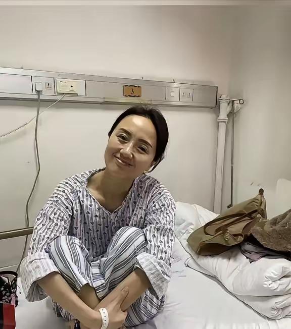 “有一天故人远去，有一天繁华落尽”

虽然朱媛媛也不认识我，
可是她却像是我的一
