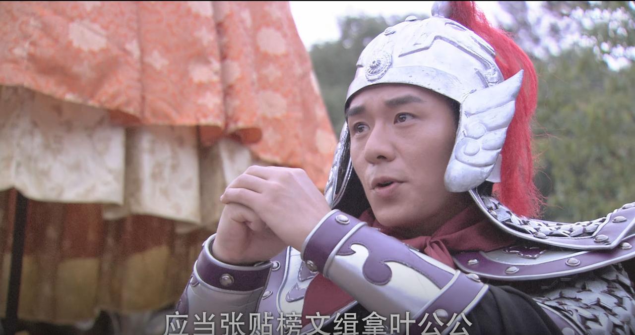 薛平贵舅舅出了一个馊主意，害得薛平贵流落民间，沦为乞丐。

本来皇上想直接张贴皇