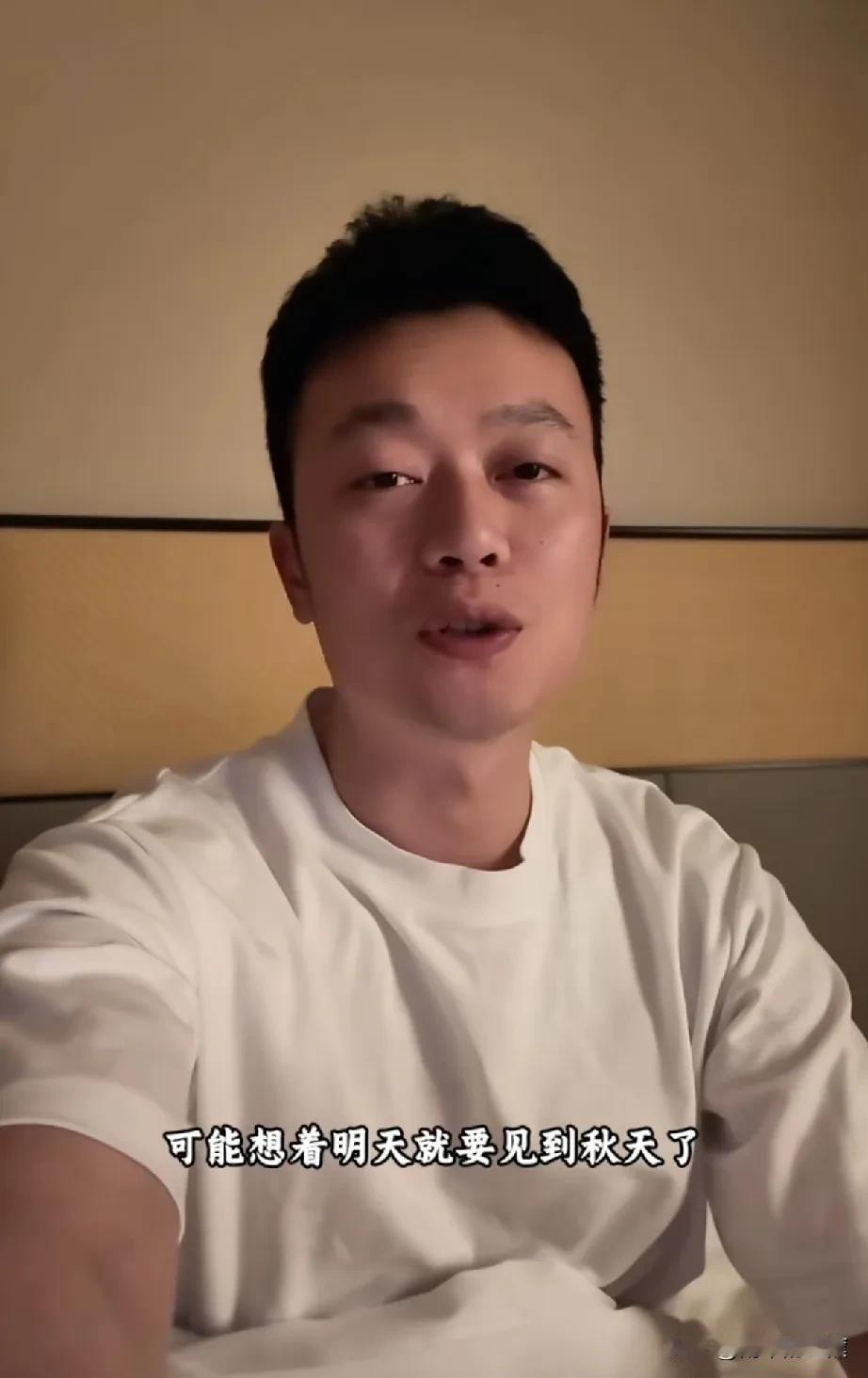 爸爸和儿子本就应该朝夕相伴，共享天伦之乐。然而，秋爸仅仅是为了见上已经一年未见的