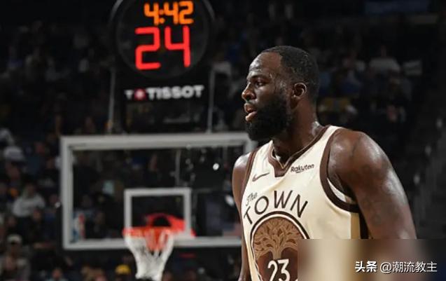 勇士这艘船，快沉了。
刚被湖人揍了28分，半场就花了。转头打快船，领先17分都