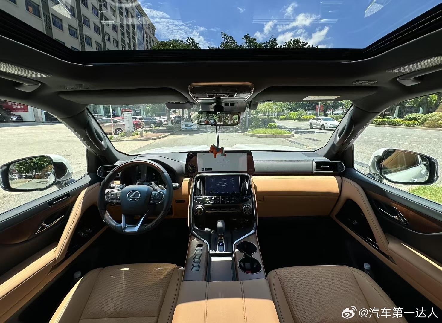 雷克萨斯LX700领界版 求伯乐，25年上牌1000多公里 ​​​