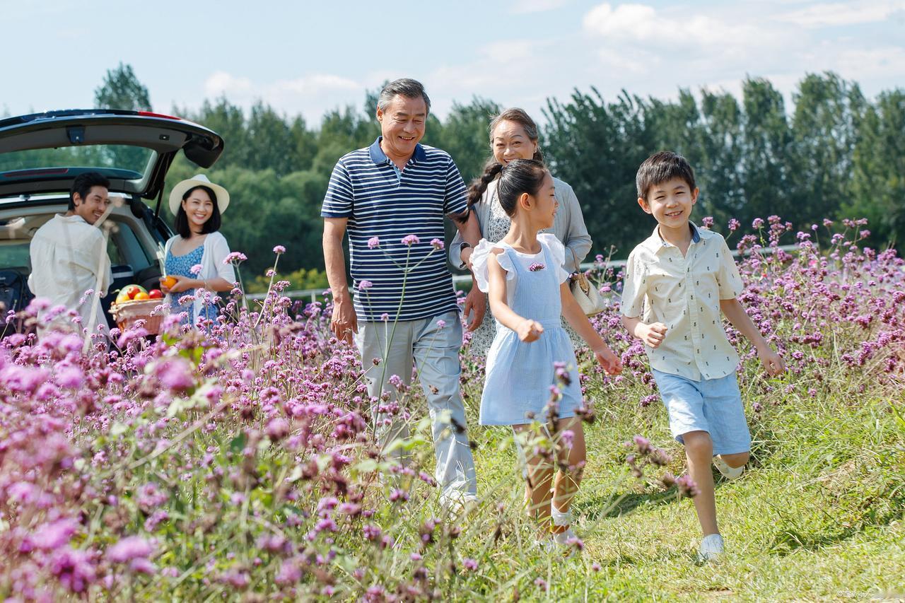 醉妆词 · 踏青

左边去。右边去。
结伴春天旅。
右边去。左边去。
莫负时光雨