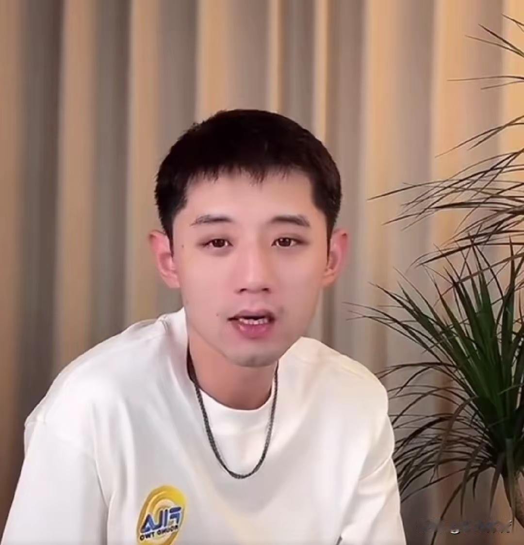 有人的地方就有江湖，
所有的是是非非没有对错，
立场不同，观点也迥异。
张继科直