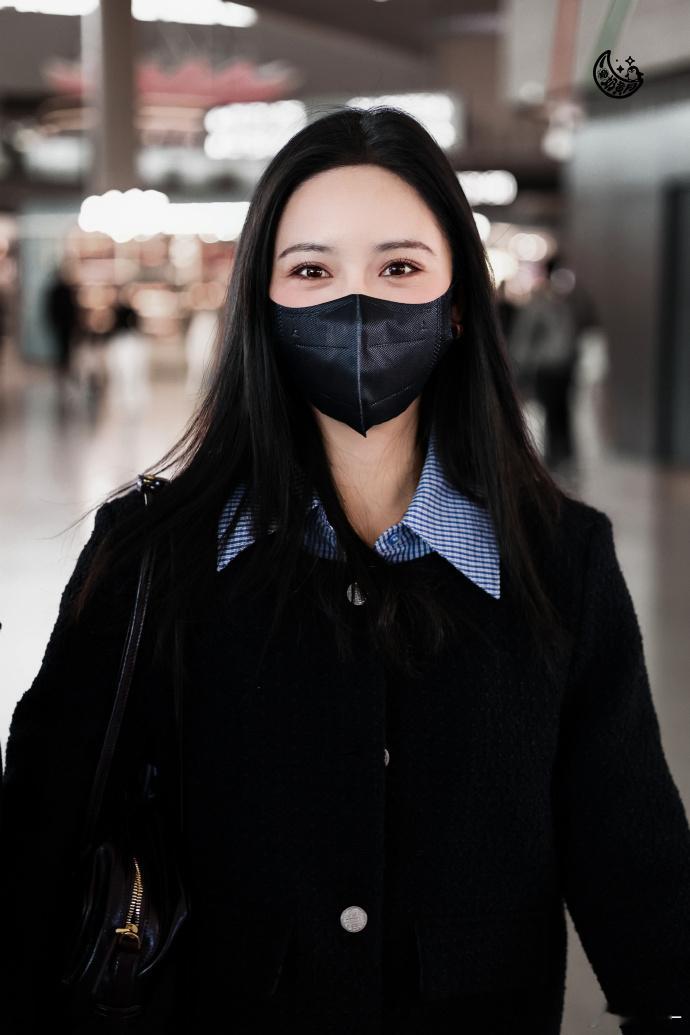 沈月吃了900多岁的盐 百年古盐的传承太有意义！沈月吃到的不仅是盐烤鱼，更是跨越