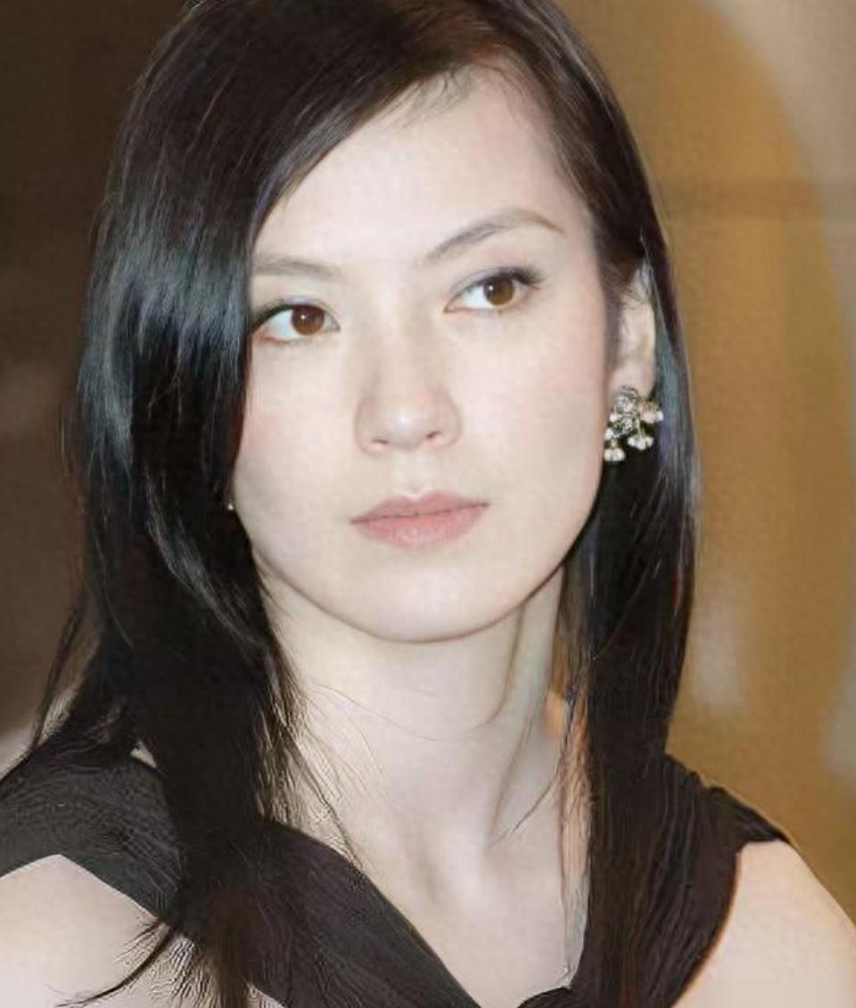 娱乐圈“最渣”女演员，17任男友无缝衔接，51岁的她稳嫁豪门
娱乐