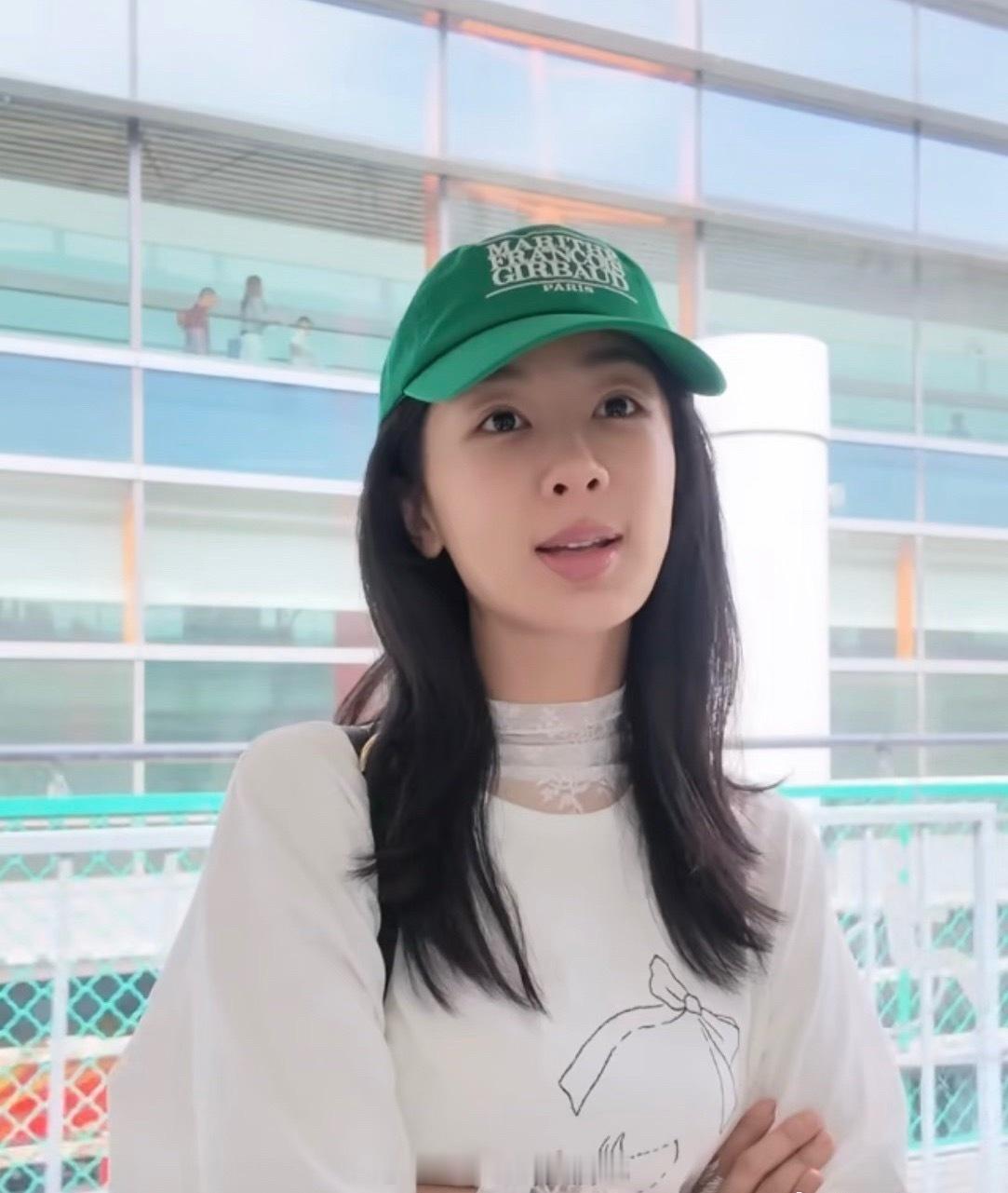 杨紫真实素颜，这个真的连💄都没涂，纯天然不施粉黛的样子 ​​​