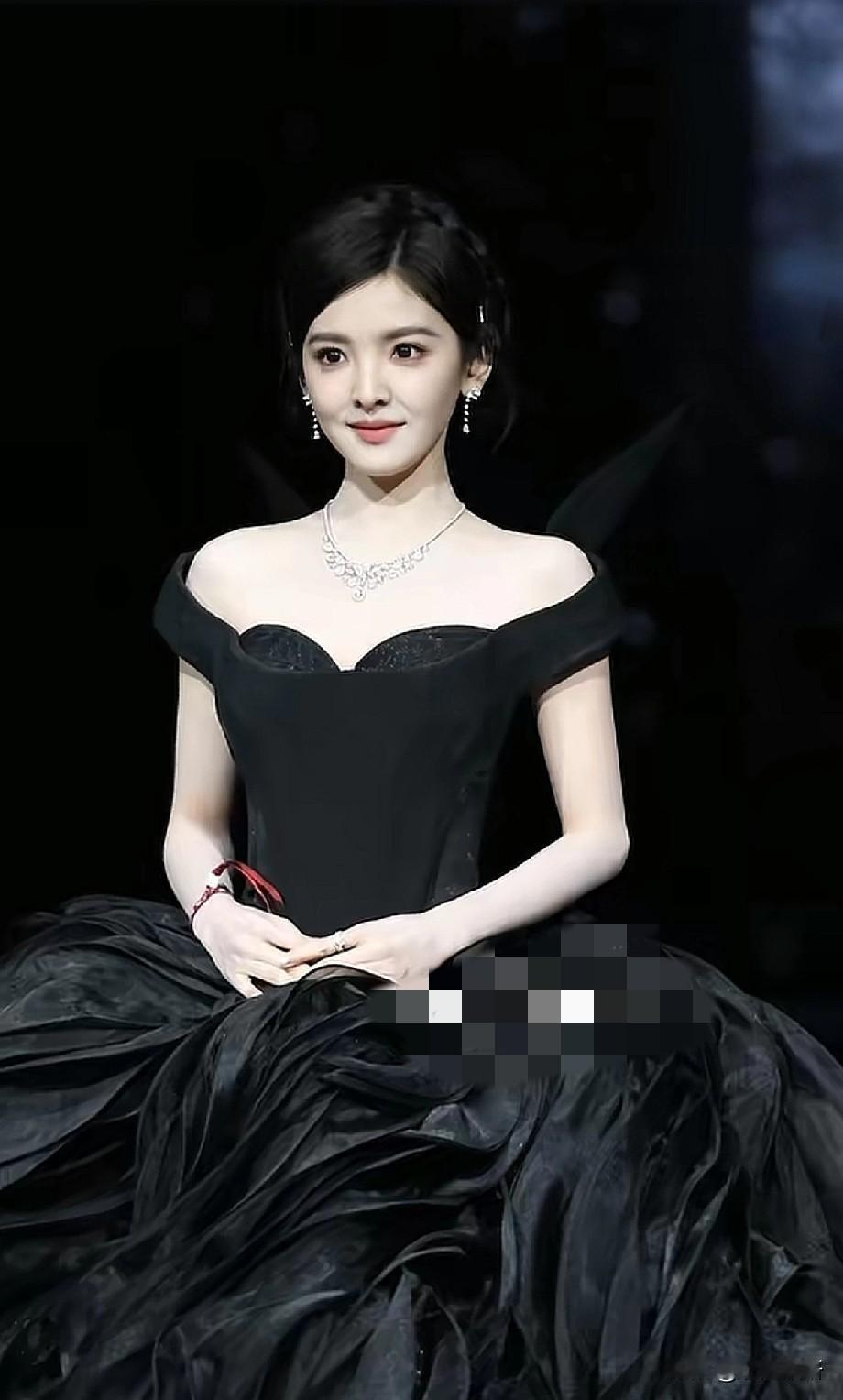 章若楠太美了，简直黑天鹅人间体这一次的微博之夜每一个都好好看 妆造主要是人！章若