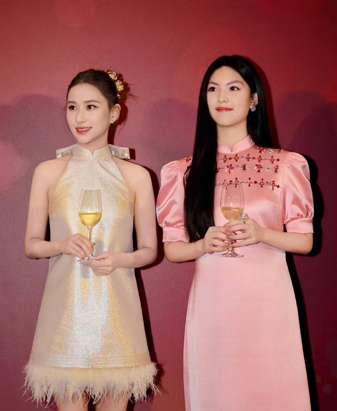 李湘：今天看你跟何超莲她们聊得那么开心，感觉你越来越有自己的圈子了。

王诗龄：