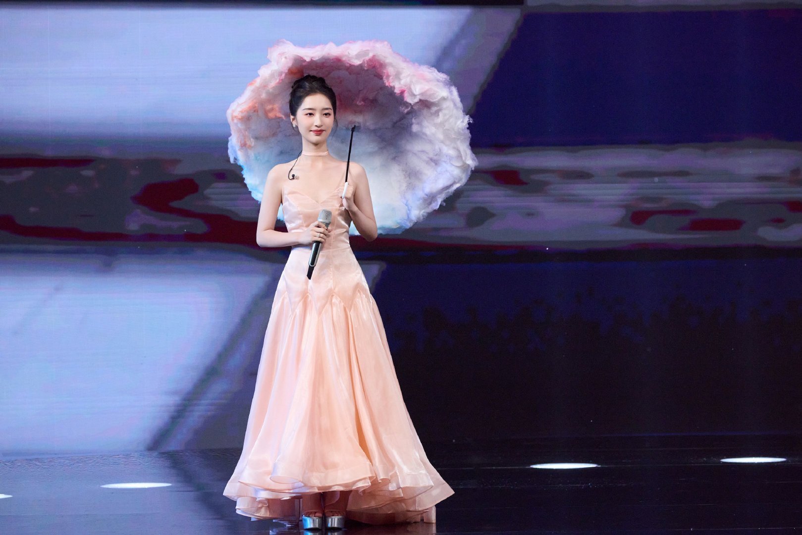 邓恩熙除了身高好像都挺好的吧？ ​​​