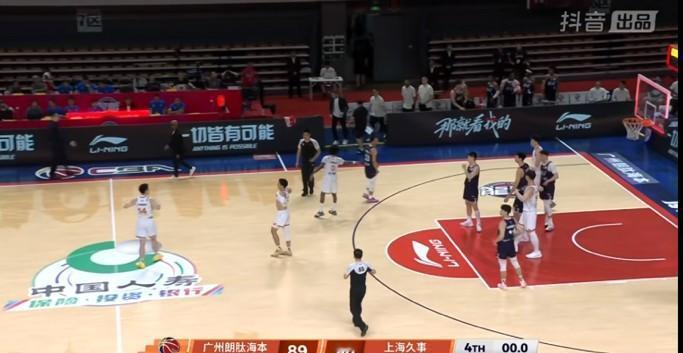 CBA联赛，广州队以一分之差89:90负于上海队，这场球看完真是让人唏嘘，上海队