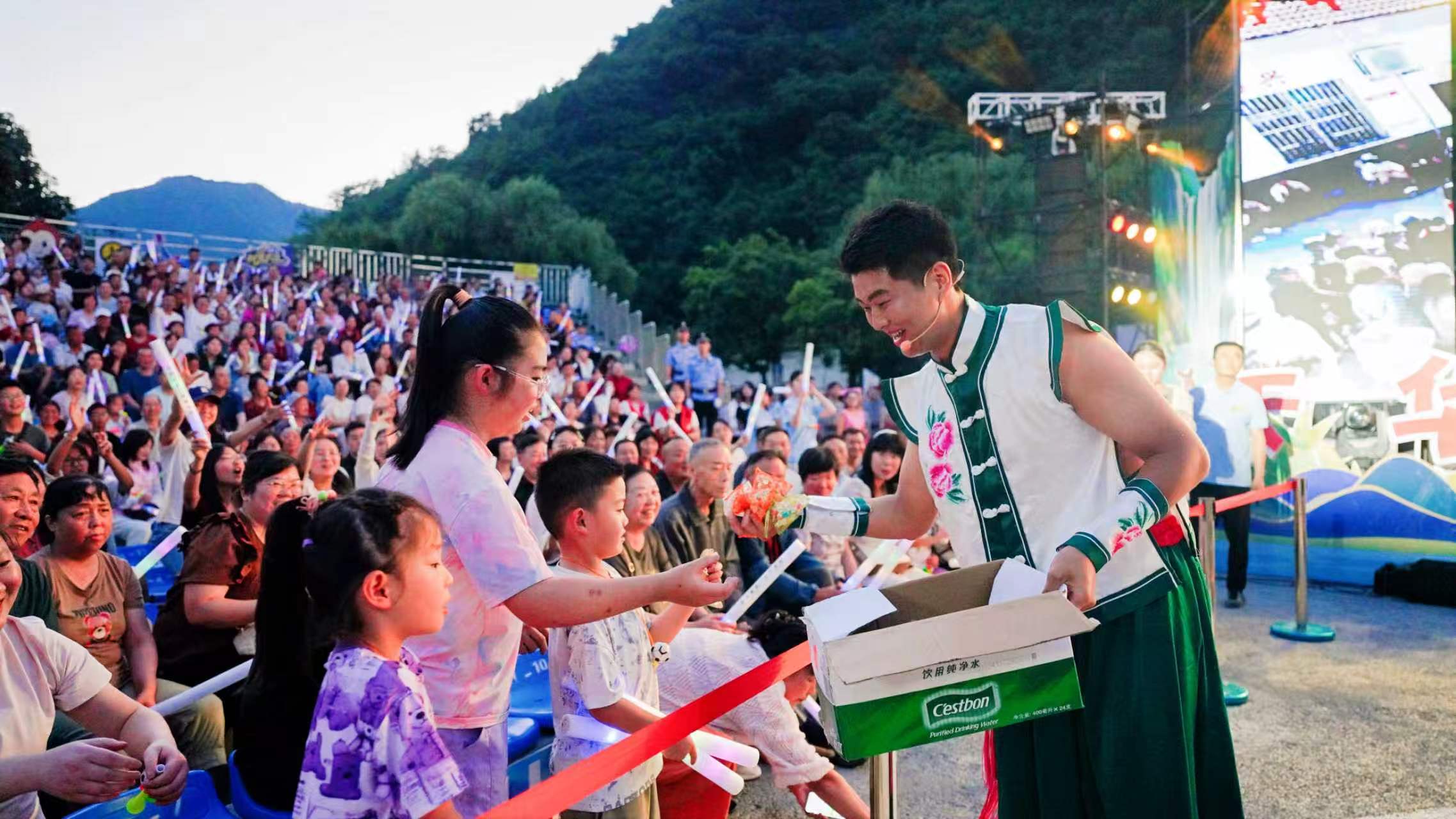 6月28日，2026宁陕“村光欢乐跑”主城赛第二站鸣枪开赛，来自全国25个省份的