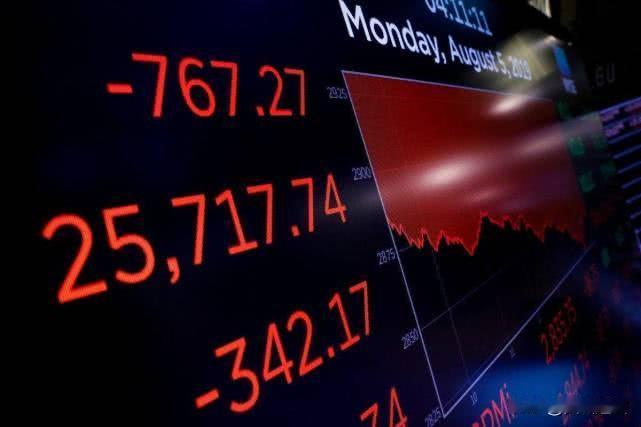 美媒最近开始把矛头对准特朗普，这背后其实是美国贸易政策的全面失败。特朗普的 "对