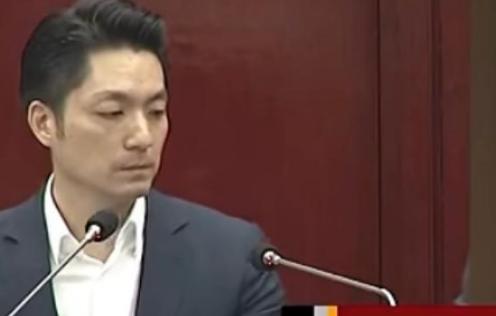 民进党“立委”沈伯洋今天针对蒋万安近期被指赴议会答询仰赖殷玮在iPad提供讲稿，