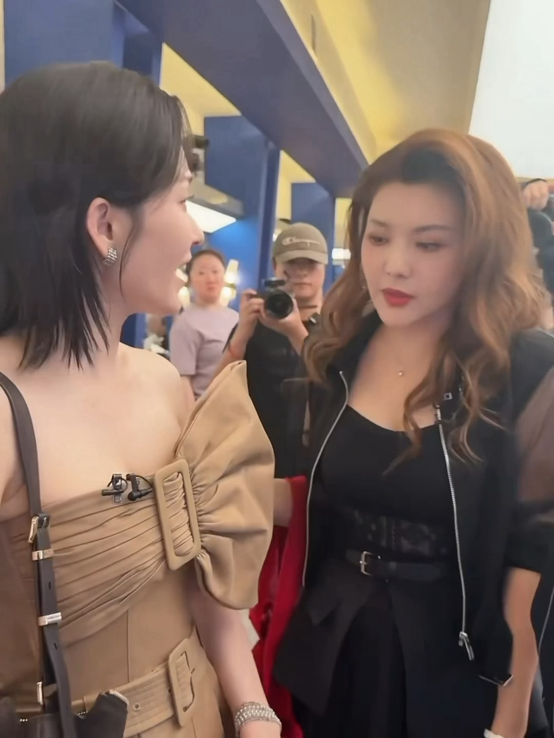 图图 你老实交代 是小短发还是大扔子